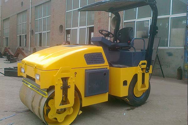 <a href='http://m.hfdngs.cn' target='_blank'>壓路機(jī)</a>