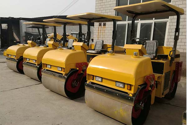 3噸<a href='http://m.hfdngs.cn' target='_blank'>壓路機</a>