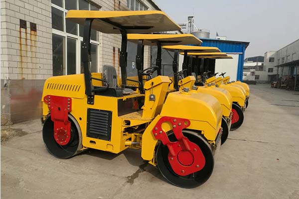 <a href='http://m.hfdngs.cn/product/77.html' target='_blank'>振動(dòng)壓路機(jī)</a>